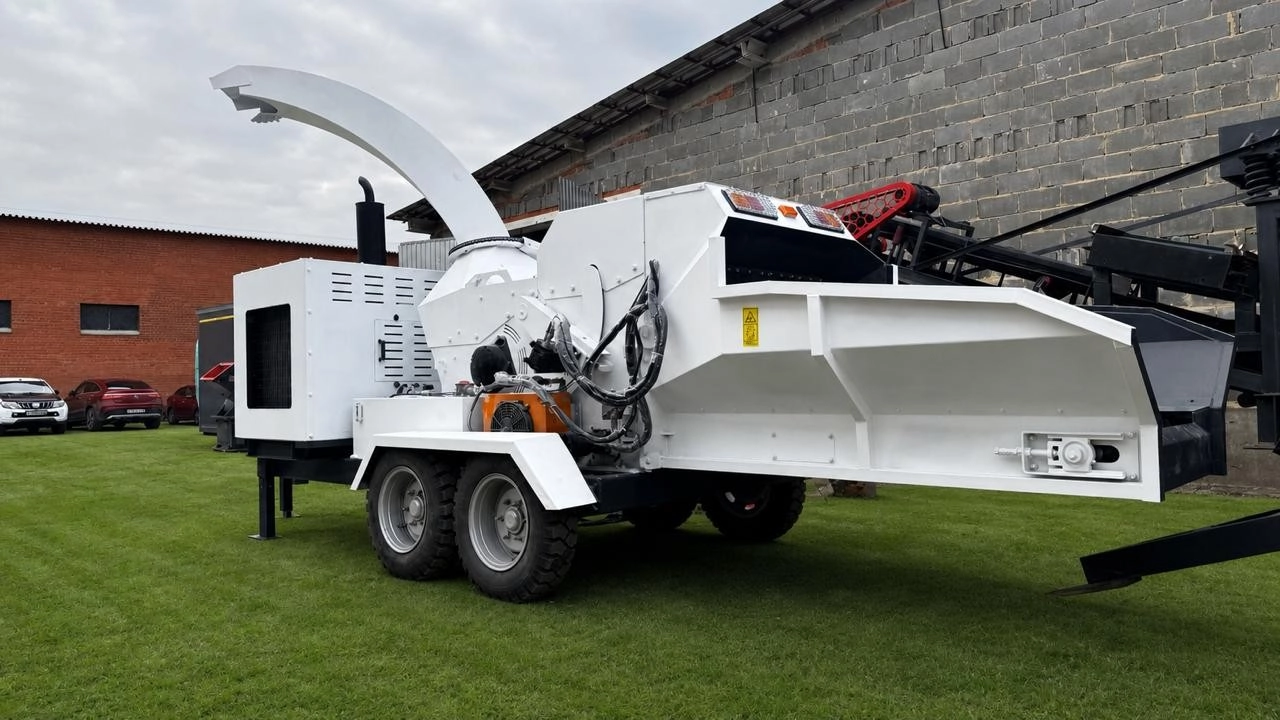 картинка Измельчитель древесины DH-220 на колесной базе