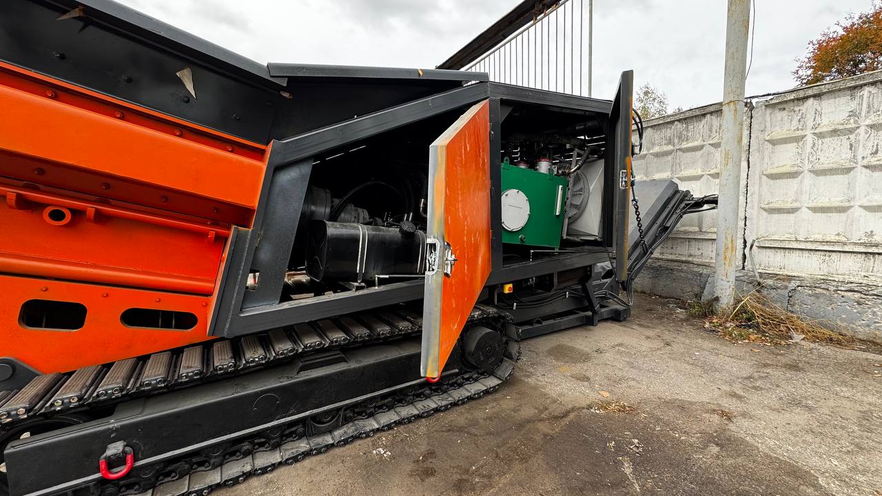 картинка Промышленный шредер гусеничного типа  U-MS250 от магазина Одежда+