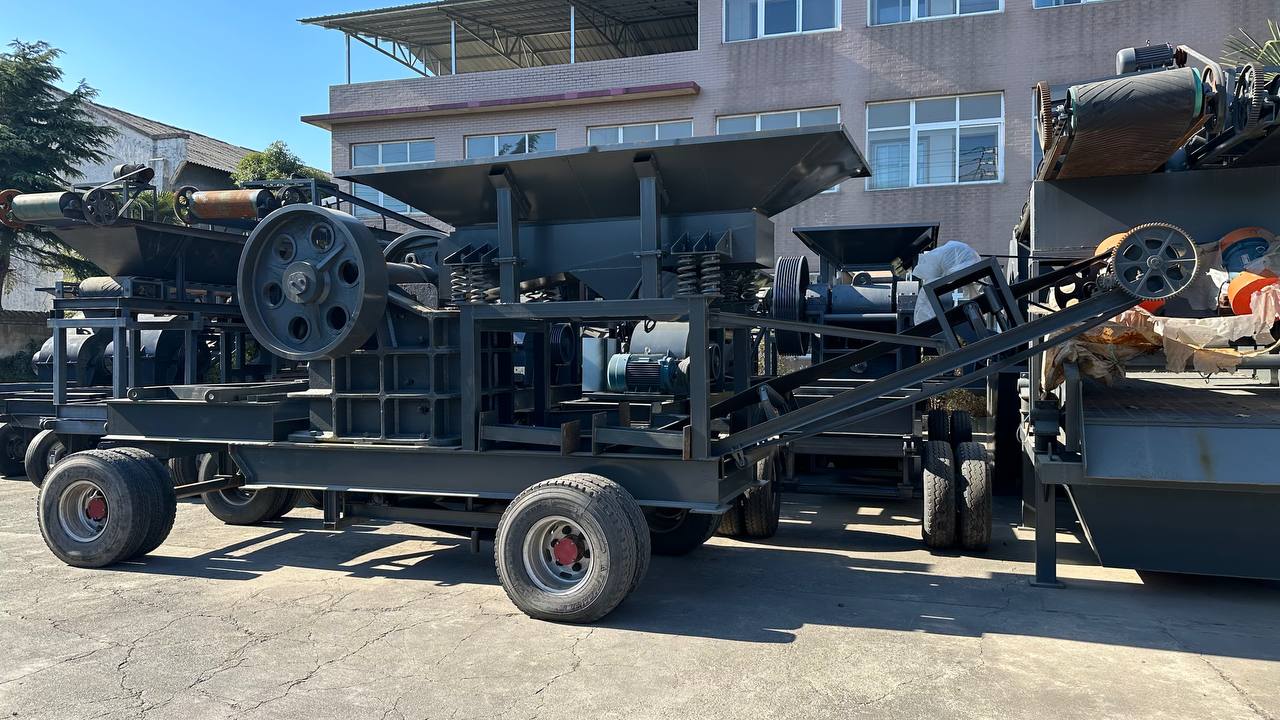 картинка Щековая дробилка PE-400x600 на колесном шасси с электродвигателем от магазина Одежда+