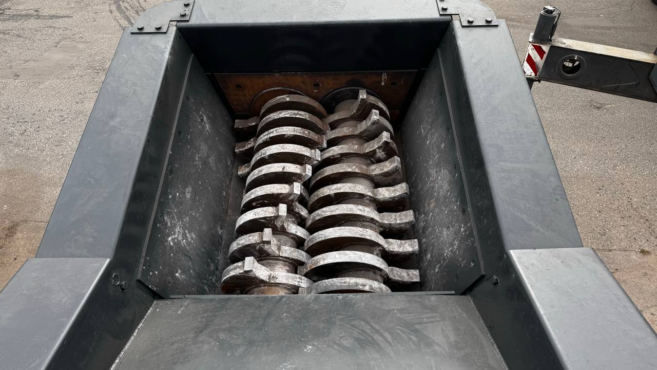 картинка Промышленный шредер гусеничного типа  U-MS250 от магазина Одежда+