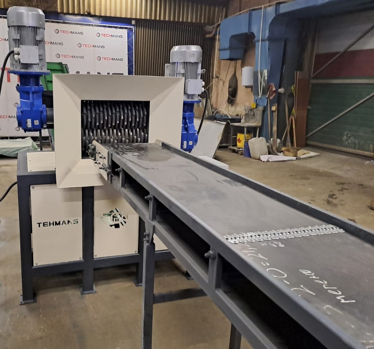 картинка Шредер двухвальный SM 500 от магазина Одежда+