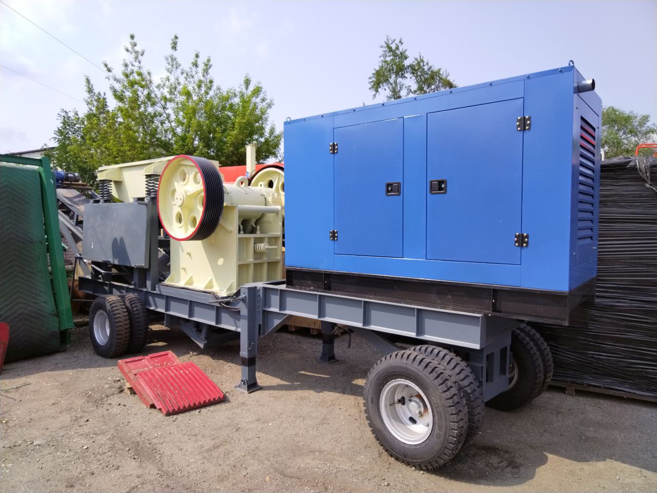 картинка Щековая дробилка PE-400х600 на колесном шасси с генераторной установкой от магазина Одежда+