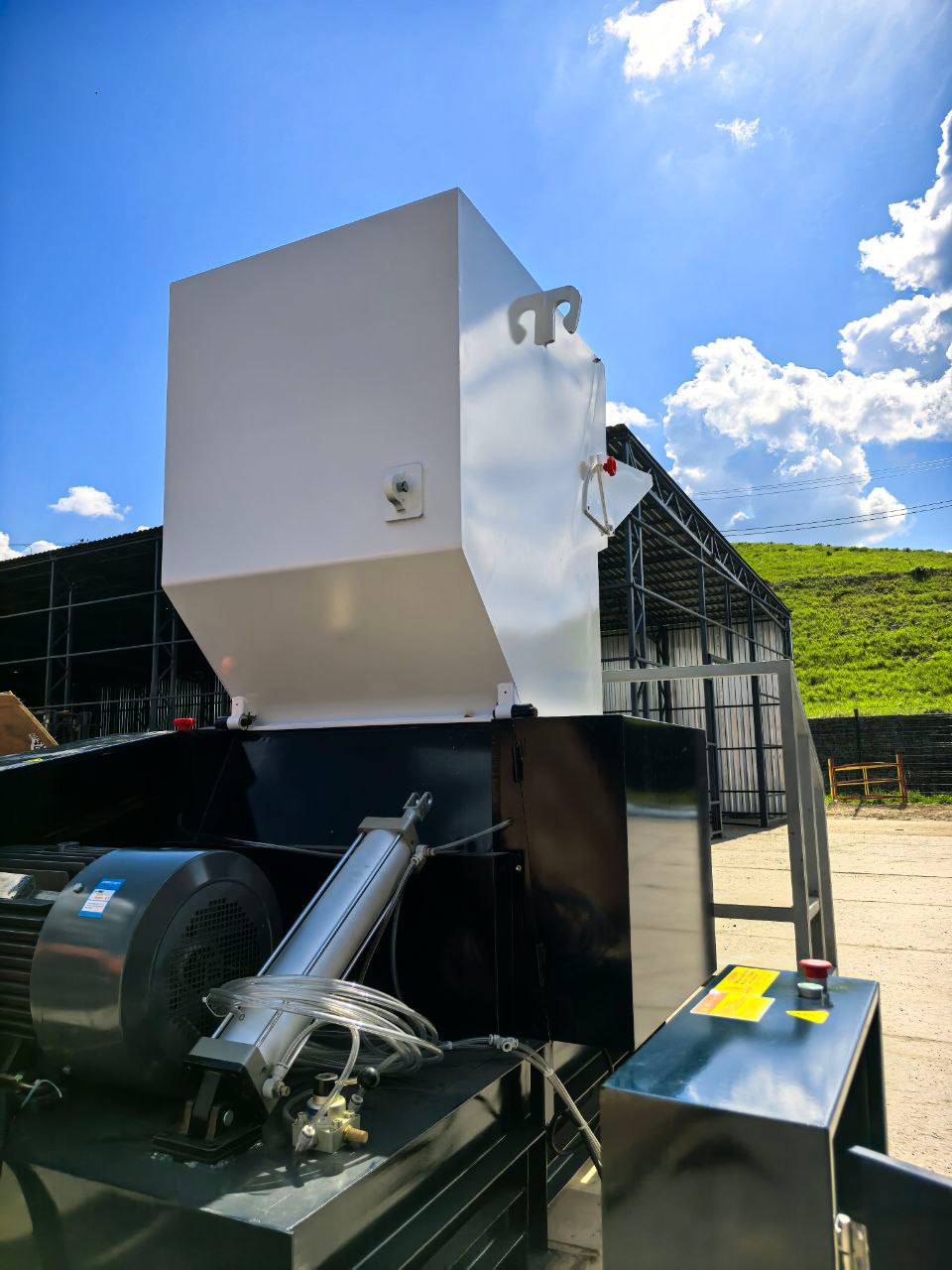 Измельчитель пластика XFS-800