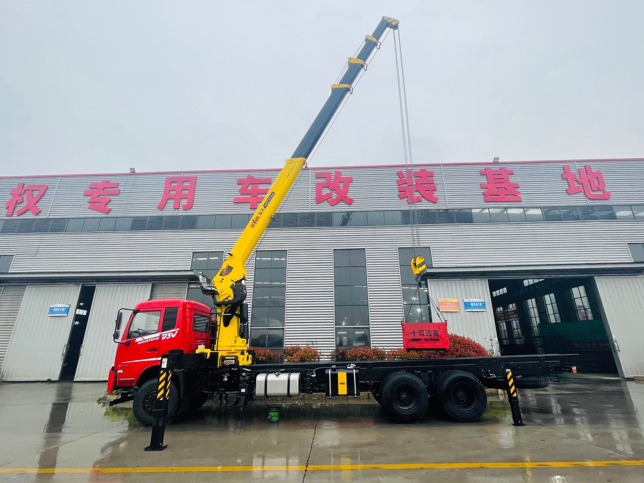 картинка Краново-манипуляторная установка Hyva модель HST12E4 от магазина Одежда+