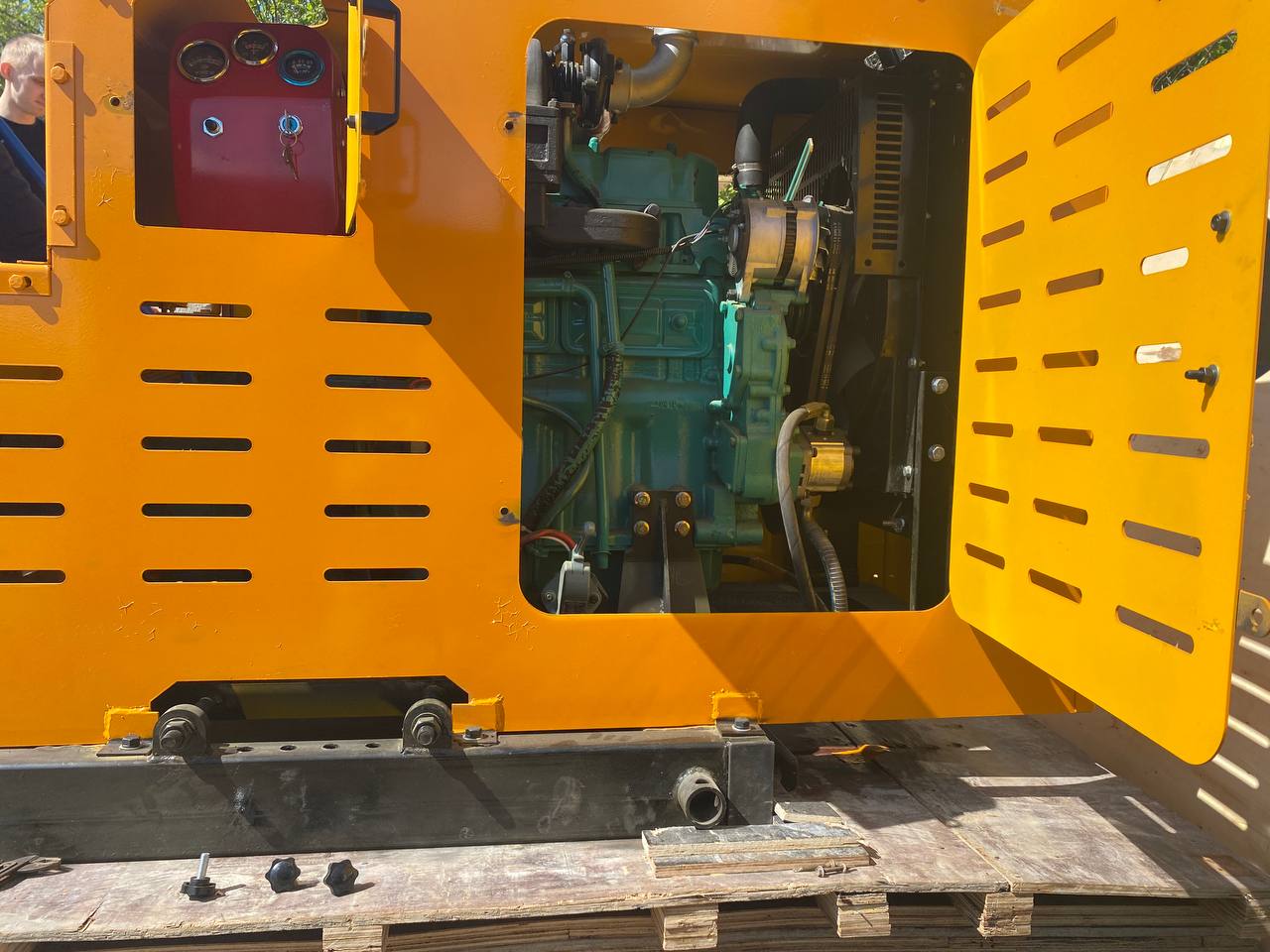 картинка Измельчитель веток и древесины DH-100 от магазина Одежда+