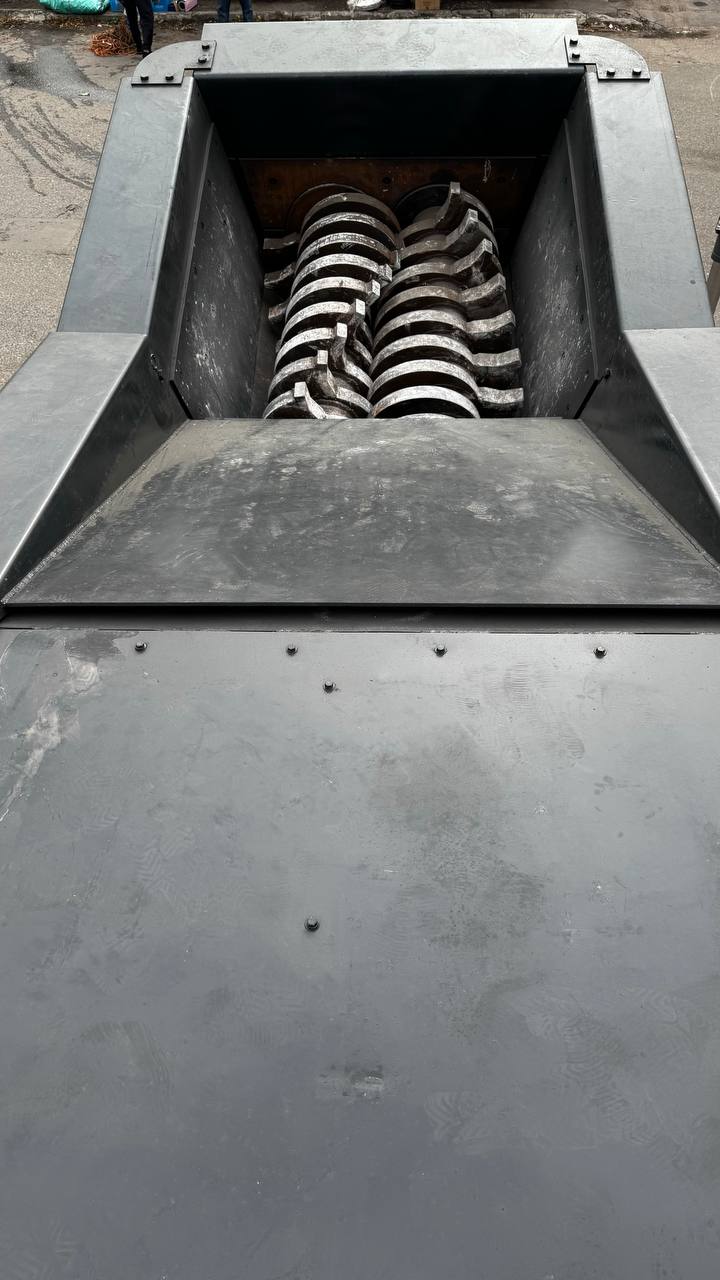 картинка Промышленный шредер гусеничного типа  U-MS250 от магазина Одежда+