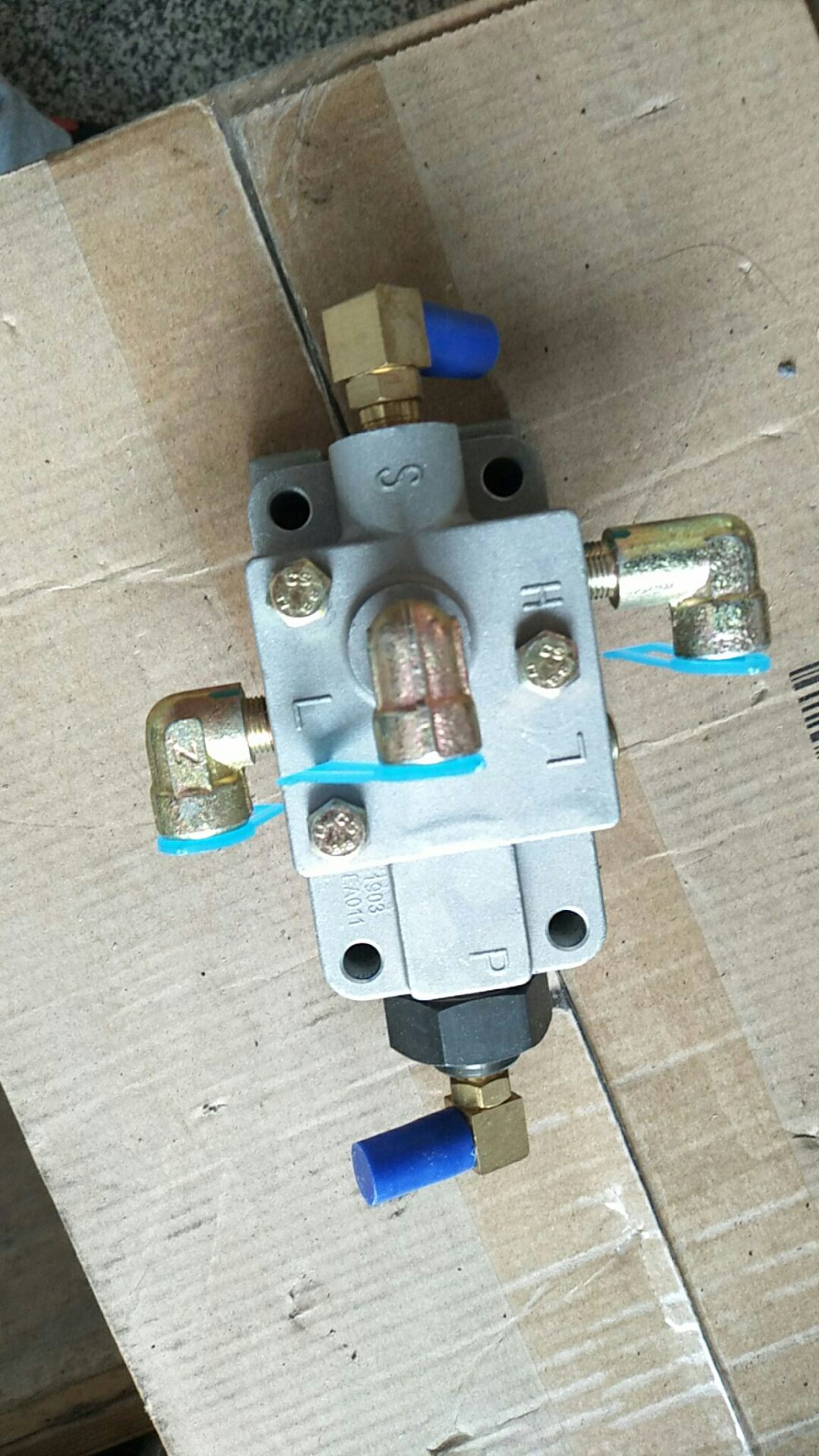 картинка Клапан переключения КПП HUGONG KRAN 25K(пониженная и повышенная) FAST GEAR 10025 от магазина Одежда+