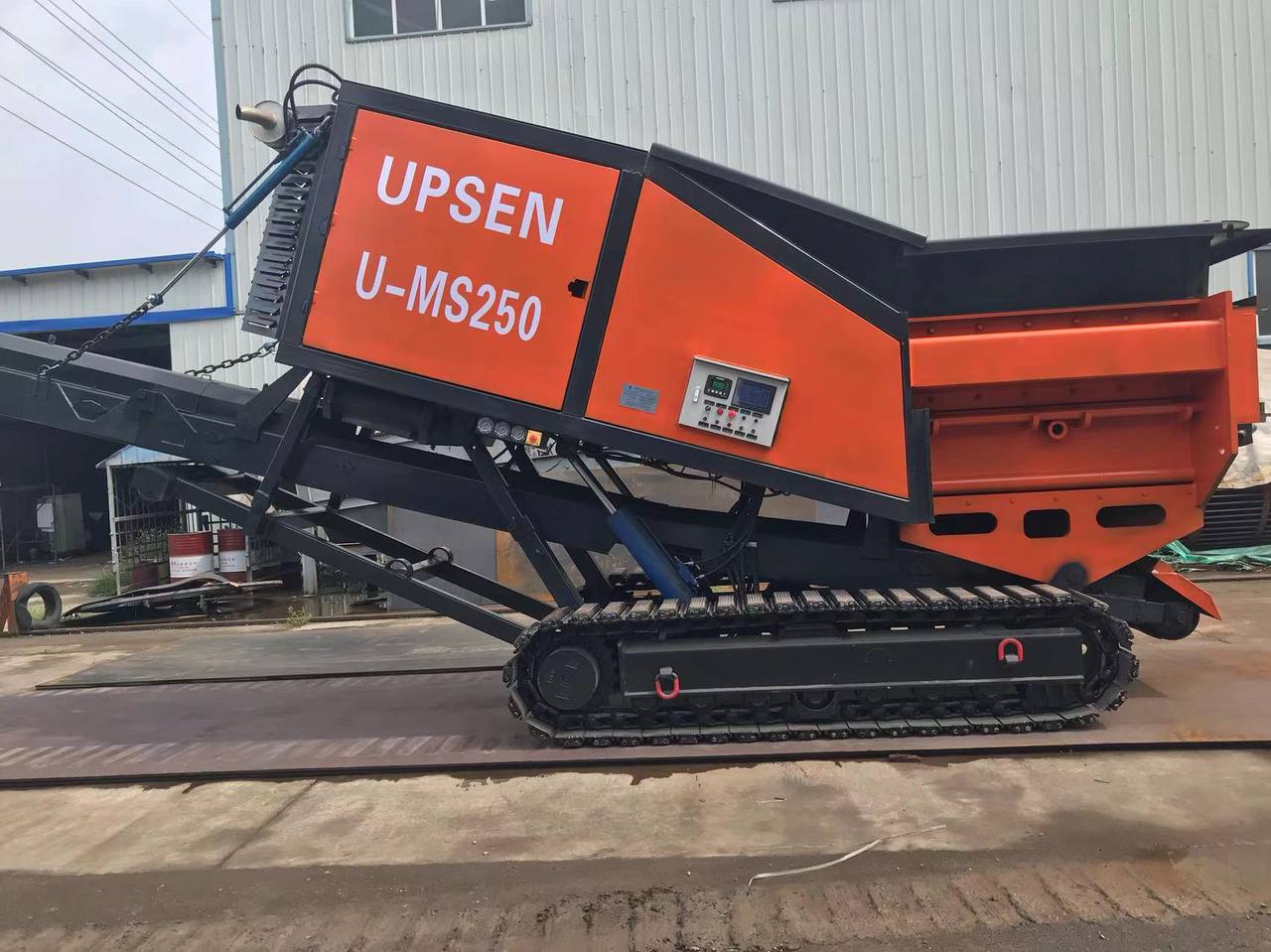 картинка Промышленный шредер гусеничного типа  U-MS250 от магазина Одежда+