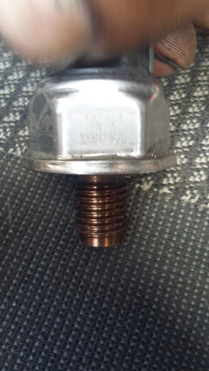 картинка Датчик давления топлива в рампе QY25 двиг. SC9DF290Q5 от магазина Одежда+