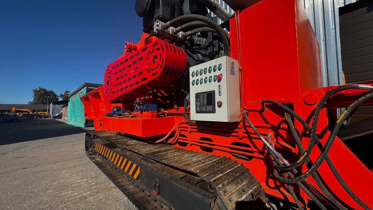 картинка Измельчитель веток и древесины DH-220 на гусеничном ходу от магазина Одежда+