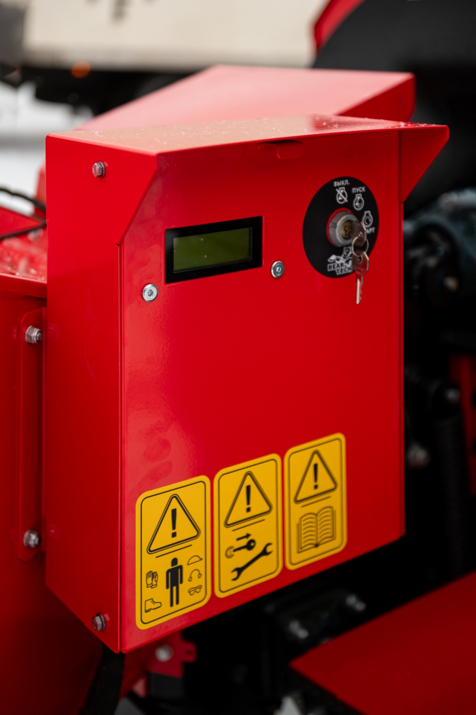 картинка Измельчитель древесины BearTech М3 на гусеничном ходу от магазина Одежда+