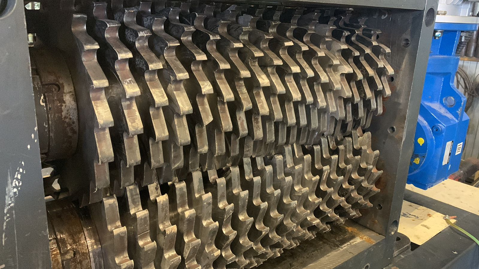 картинка Шредер двухвальный SM 500 от магазина Одежда+