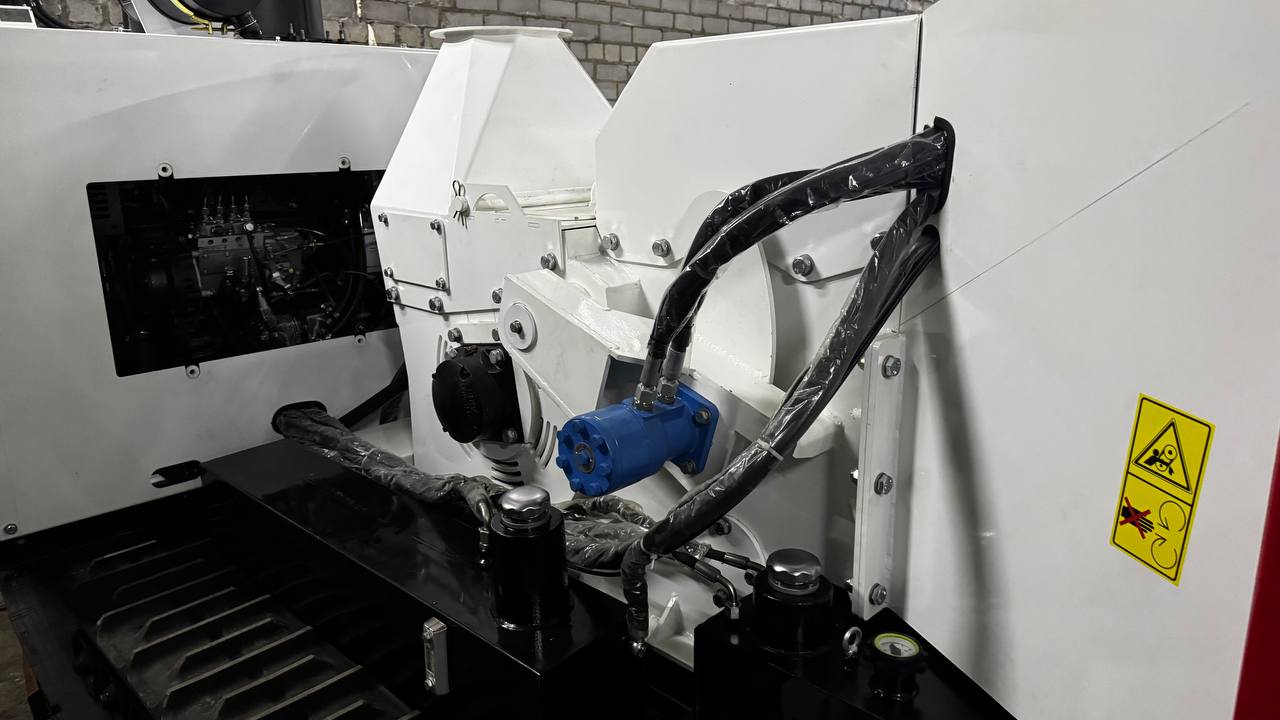 картинка Измельчитель древесины DH-100 V.2025 на гусеничном ходу  от магазина Одежда+