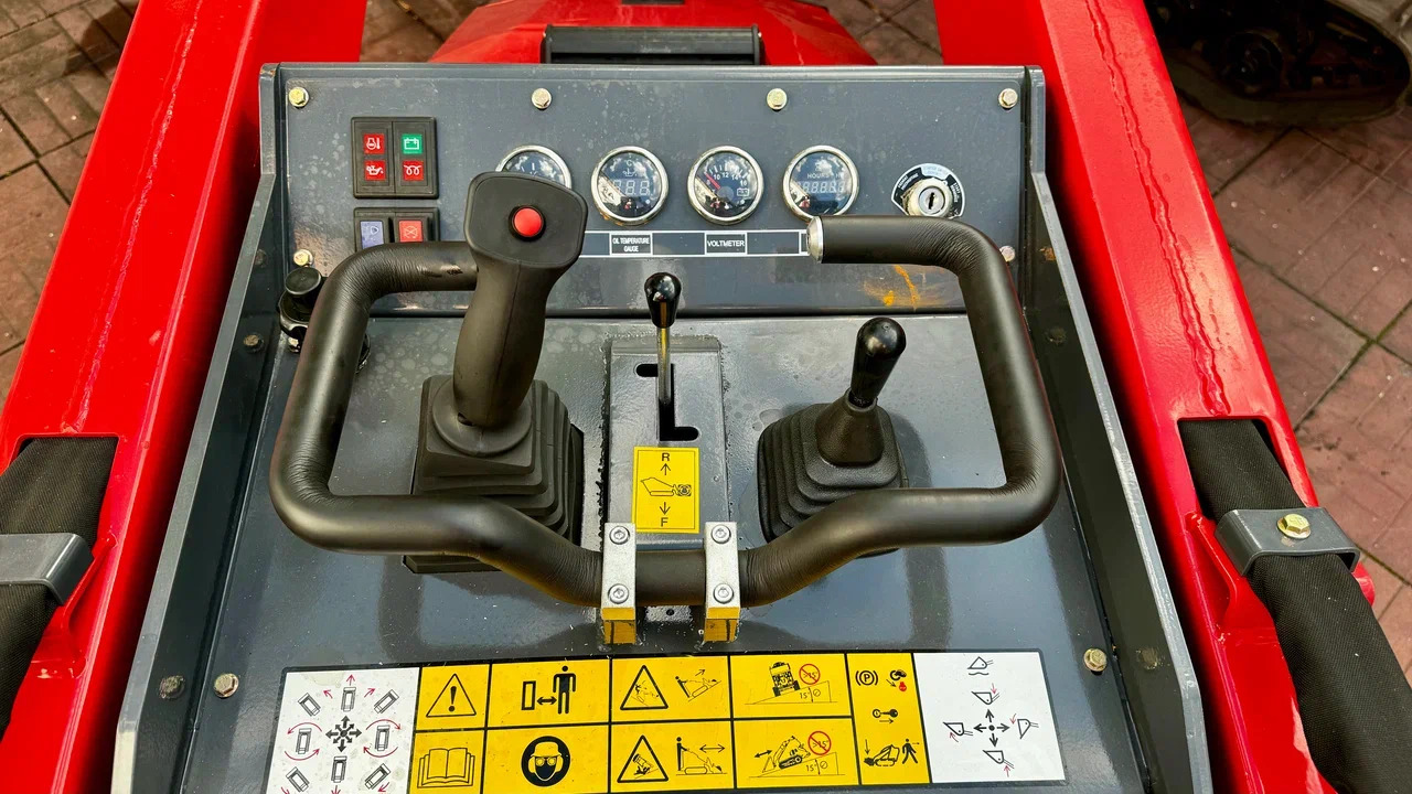 картинка Мини погрузчик Kubota DC-30 от магазина Одежда+