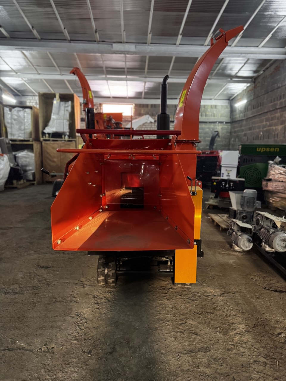 картинка Измельчитель веток на гусеничном ходу DH-50 версия 2025 года от магазина Одежда+