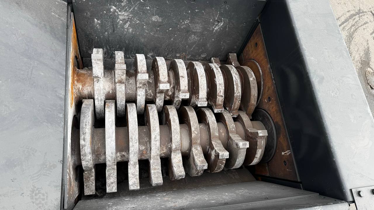 картинка Промышленный шредер гусеничного типа  U-MS250 от магазина Одежда+