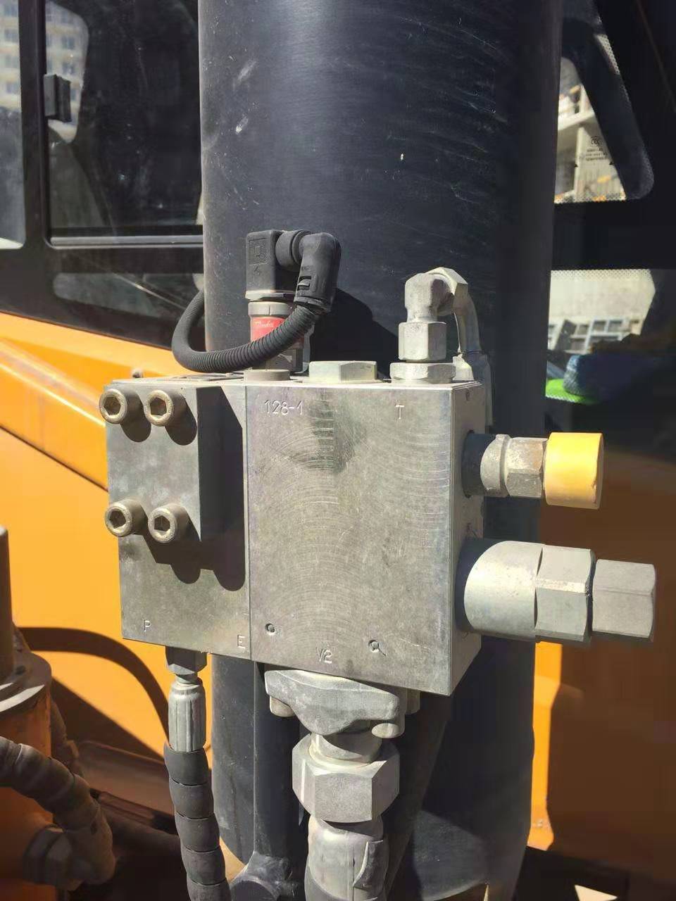 картинка Гидрозамок (Гидравлический замок) Sany 25 от магазина Одежда+