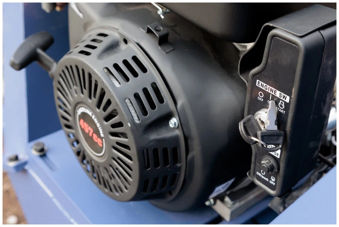 картинка Cадовый измельчитель веток бензиновый DH-18 от магазина Одежда+