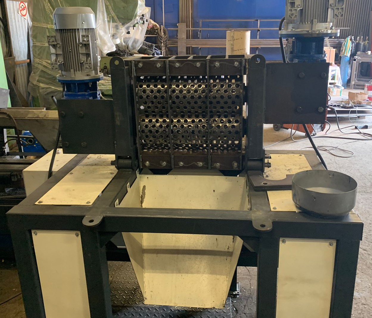 картинка Шредер двухвальный SM 500 от магазина Одежда+