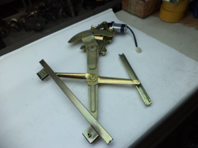 картинка Стеклоподъемник в сборе KRAN QY ПРАВЫЙ от магазина Одежда+