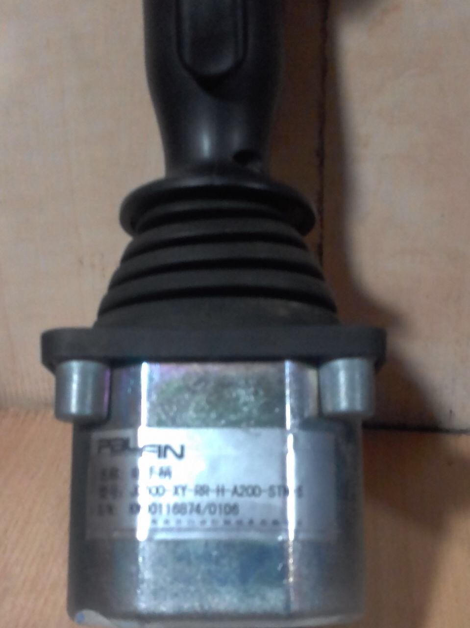 картинка Клапан пилотный джойстик автокран Zoomlion JC6000-0145/76146052010 от магазина Одежда+