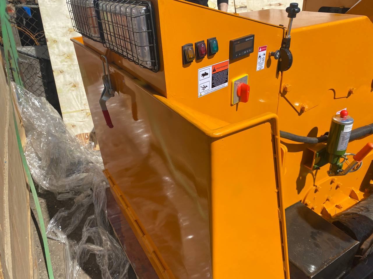 картинка Измельчитель веток и древесины DH-100 от магазина Одежда+