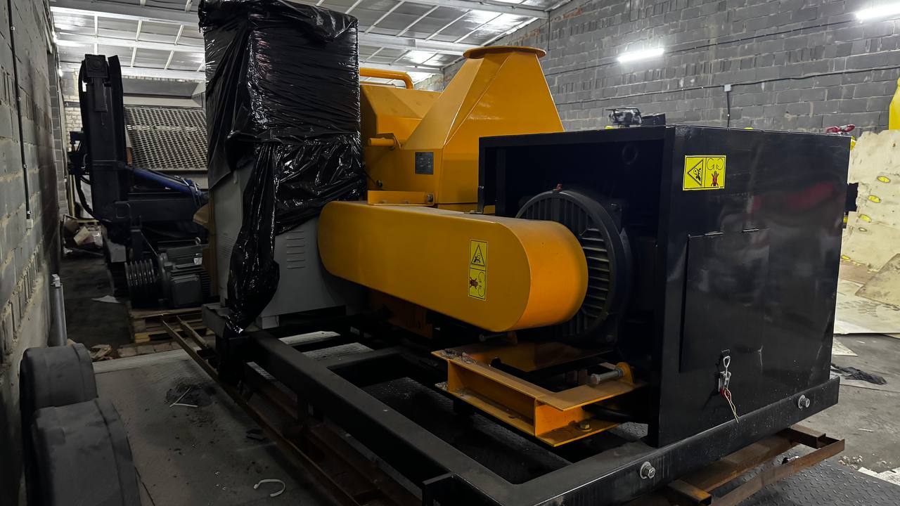 картинка Измельчитель древесины EH-100 с электрическим двигателем от магазина Одежда+