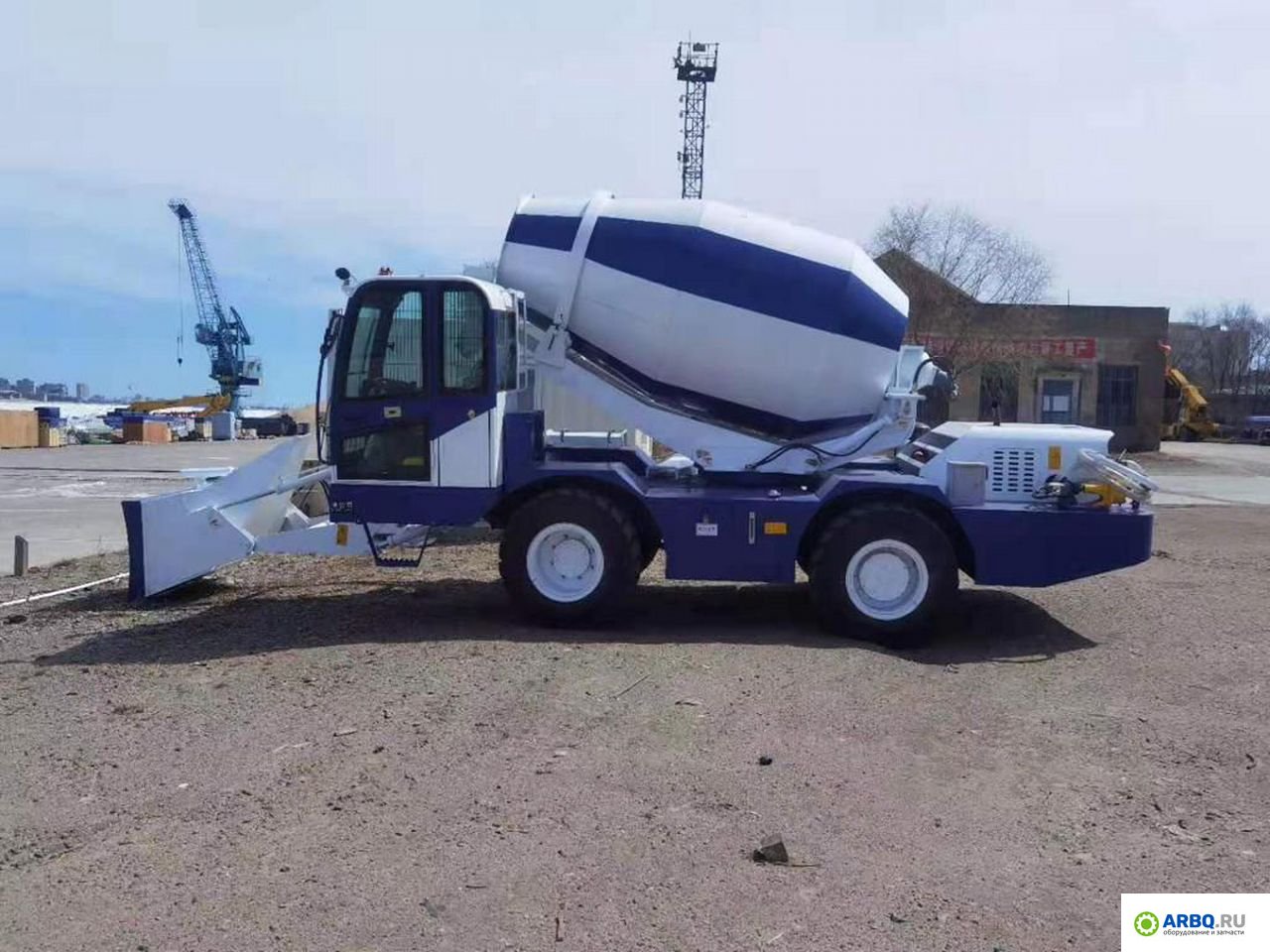 картинка Самоходный бетоносмеситель с самозагрузкой qgmc 55 от магазина Одежда+