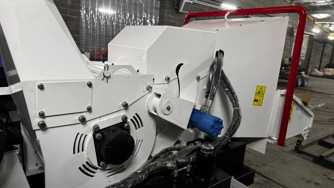 картинка Измельчитель древесины DH-100 V.2025 на гусеничном ходу  от магазина Одежда+