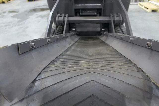 картинка Щековая дробилка самоходная на гусеницах OP35 от магазина Одежда+