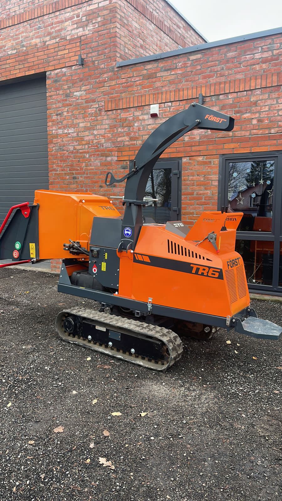 картинка Рубительная машина Forst TR6 самоходная от магазина Одежда+