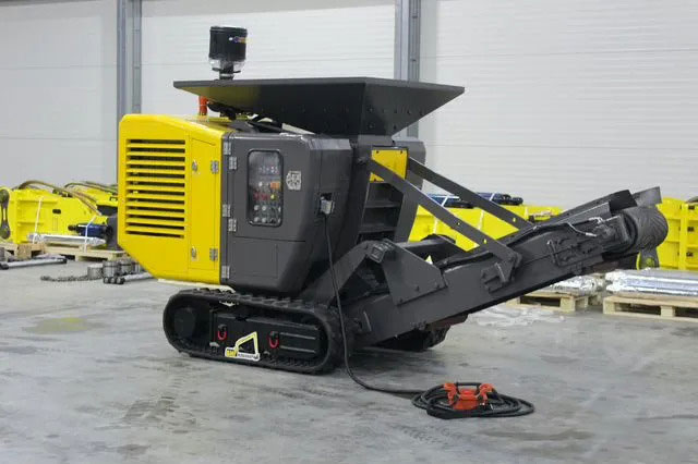 картинка Щековая дробилка самоходная на гусеницах OP35 от магазина Одежда+