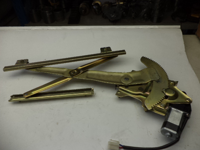 картинка Стеклоподъемник в сборе KRAN QY ПРАВЫЙ от магазина Одежда+