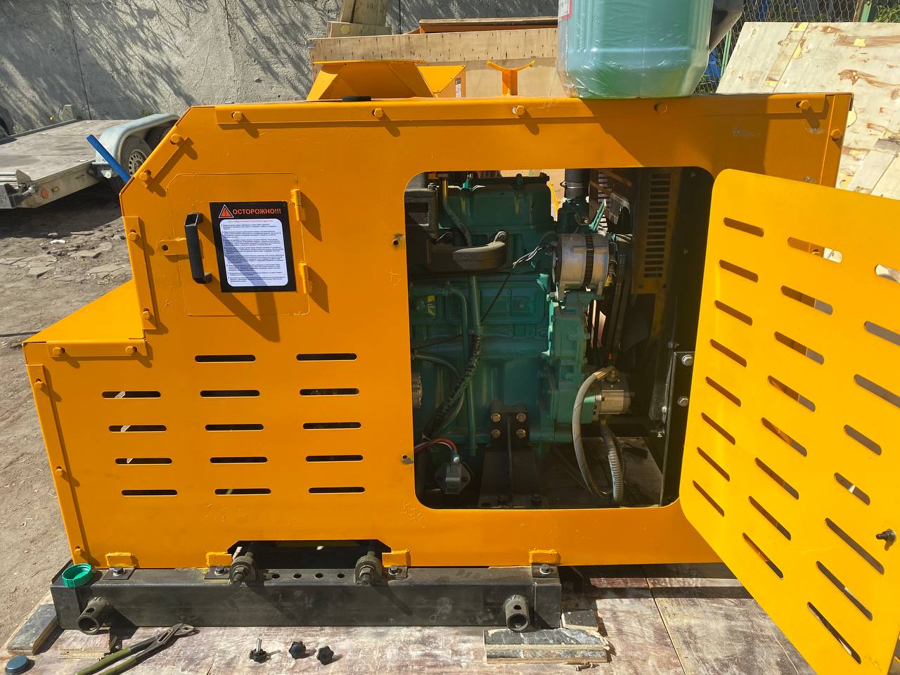 картинка Измельчитель веток и древесины DH-100 от магазина Одежда+