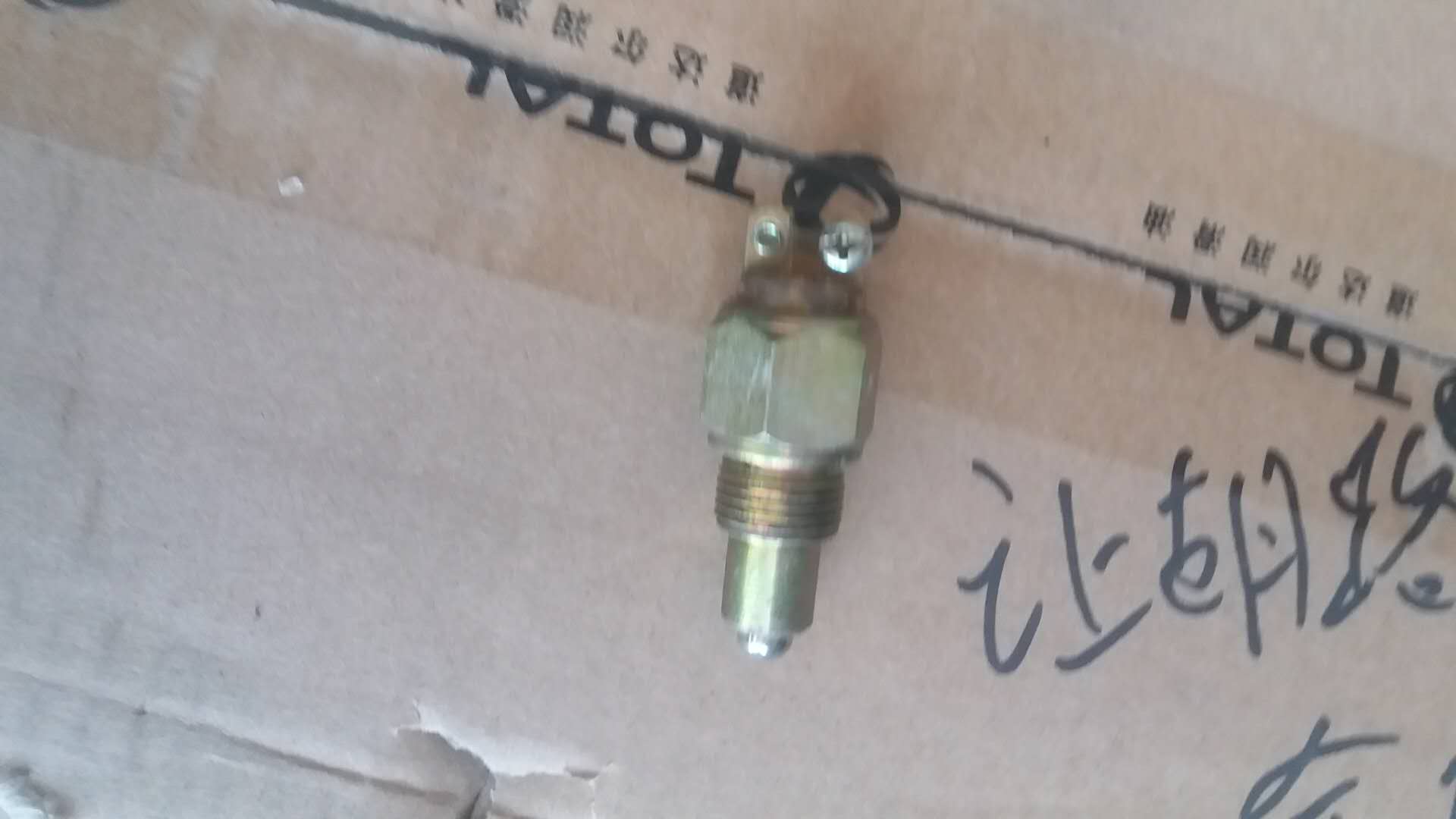 картинка Датчик включения КОМ Автокран ZOOMLION KRAN от магазина Одежда+