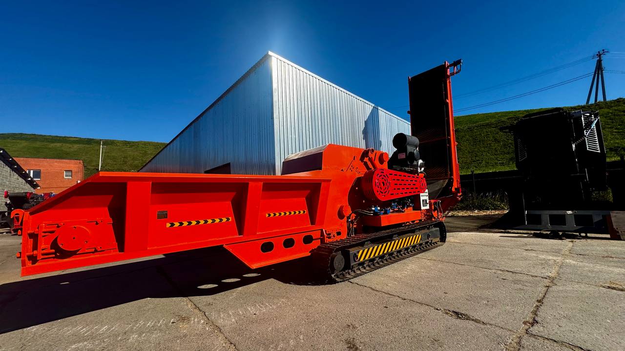 картинка Измельчитель древесины DH 500  с горизонтальной подачей на гусеничном ходу от магазина Одежда+