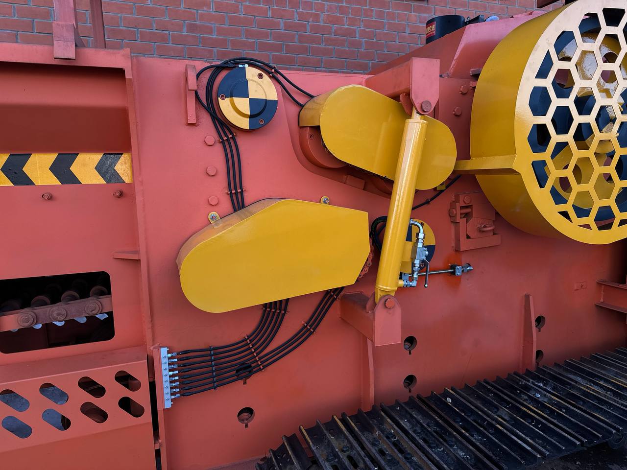 картинка Измельчитель веток и древесины DH-220G на гусеничном ходу