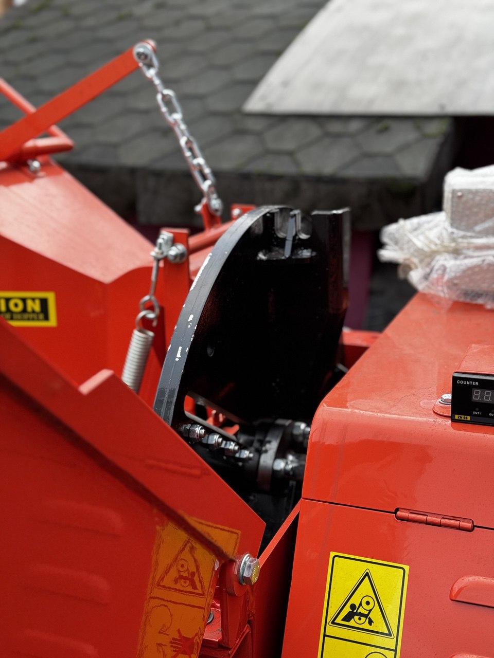 картинка Измельчитель веток на гусеничном ходу DH-50 версия 2025 года от магазина Одежда+