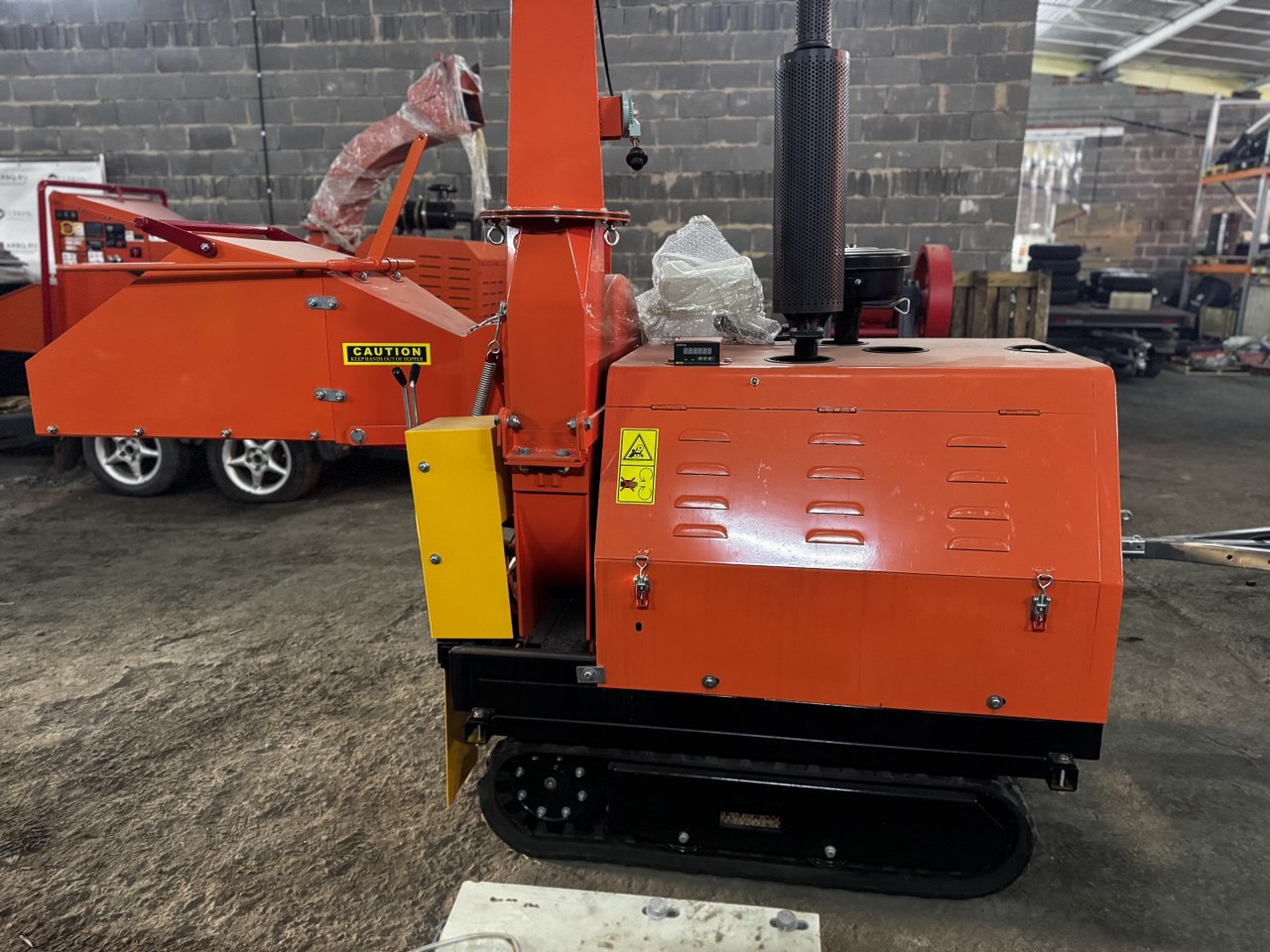 картинка Измельчитель веток на гусеничном ходу DH-50 версия 2025 года от магазина Одежда+