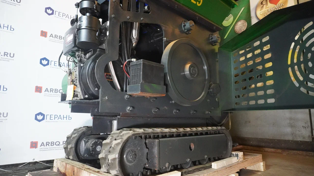 картинка Мобильный измельчитель щековый Upsen U-JC425 от магазина Одежда+