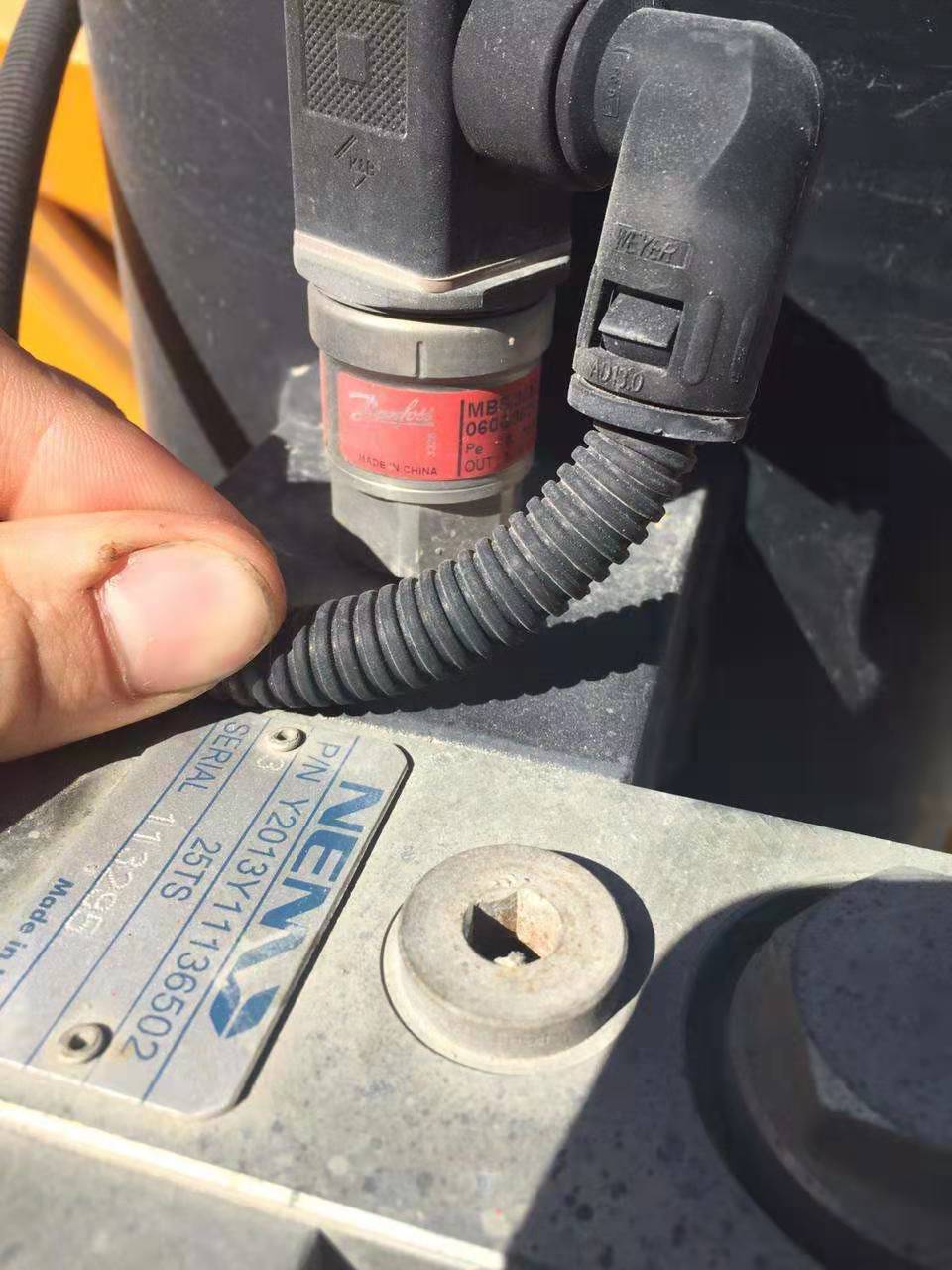 картинка Гидрозамок (Гидравлический замок) Sany 25 от магазина Одежда+