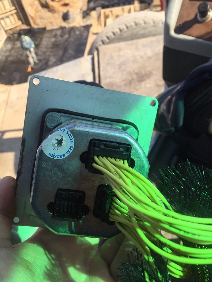 картинка Клапан пилотный джойстик автокран Zoomlion JC6000-0145/76146052010 от магазина Одежда+