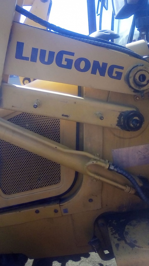 картинка Дверь левая в сборе 47С1648 эксковатора-погрузчика LiuGong CLG777a от магазина Одежда+