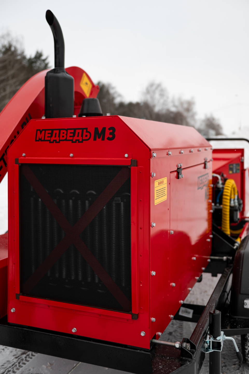 картинка Измельчитель древесины BearTech М3 на гусеничном ходу от магазина Одежда+