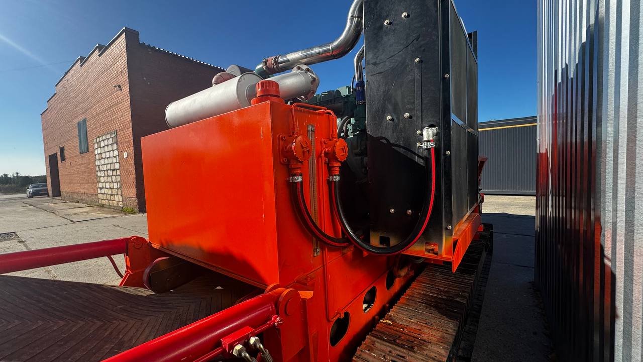 картинка Измельчитель веток и древесины DH-220 на гусеничном ходу от магазина Одежда+