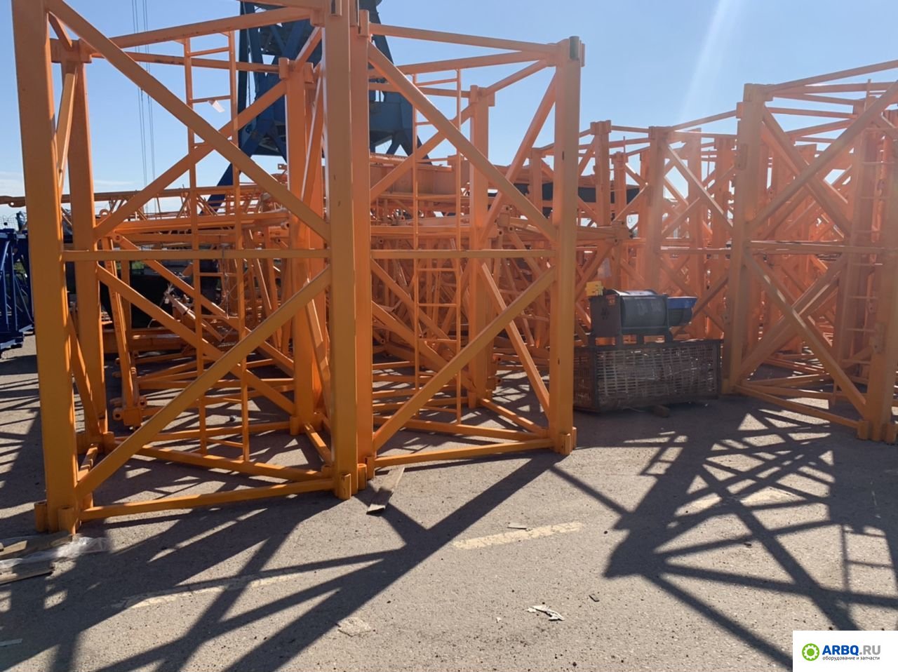 картинка Башенный кран QTZ 80 от магазина Одежда+