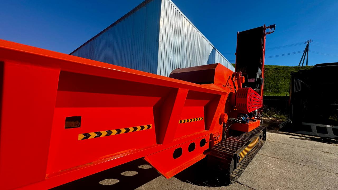 картинка Измельчитель древесины DH 500  с горизонтальной подачей на гусеничном ходу от магазина Одежда+