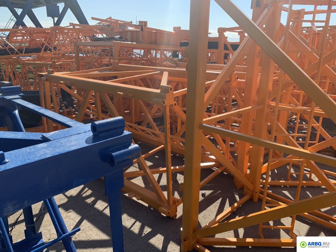 картинка Башенный кран QTZ 80 от магазина Одежда+