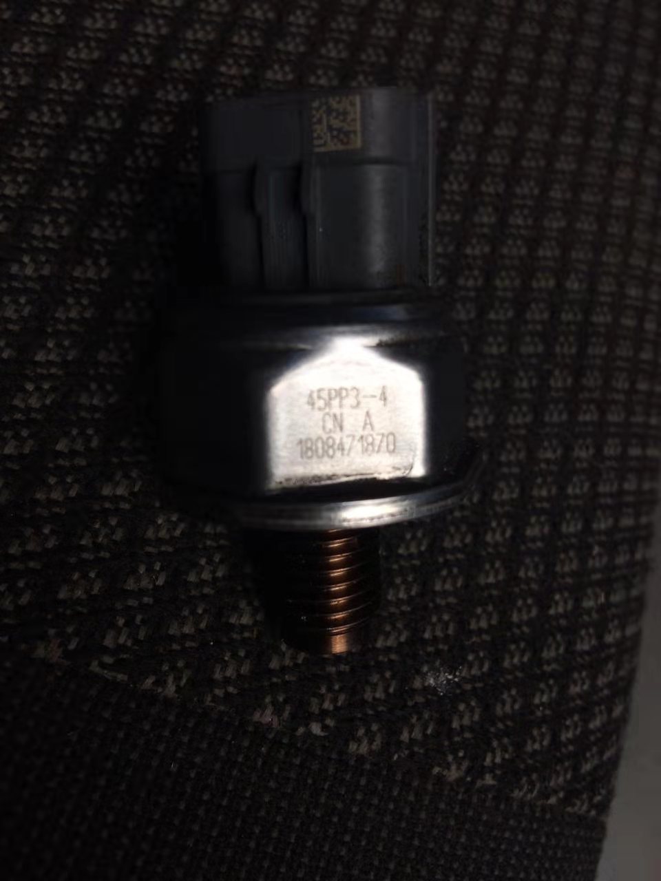 картинка Датчик давления топлива в рампе QY25 двиг. SC9DF290Q5 от магазина Одежда+