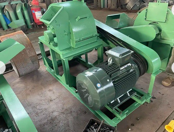 картинка Измельчитель веток и древесины UE-1800-1-2 от магазина Одежда+